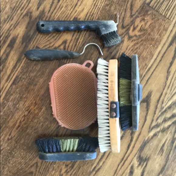 Many Horseback Riding Items - Picture 8 of 8